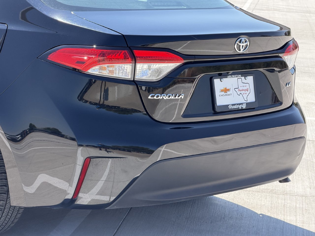 Used 2025 Toyota Corolla LE FWD image 7
