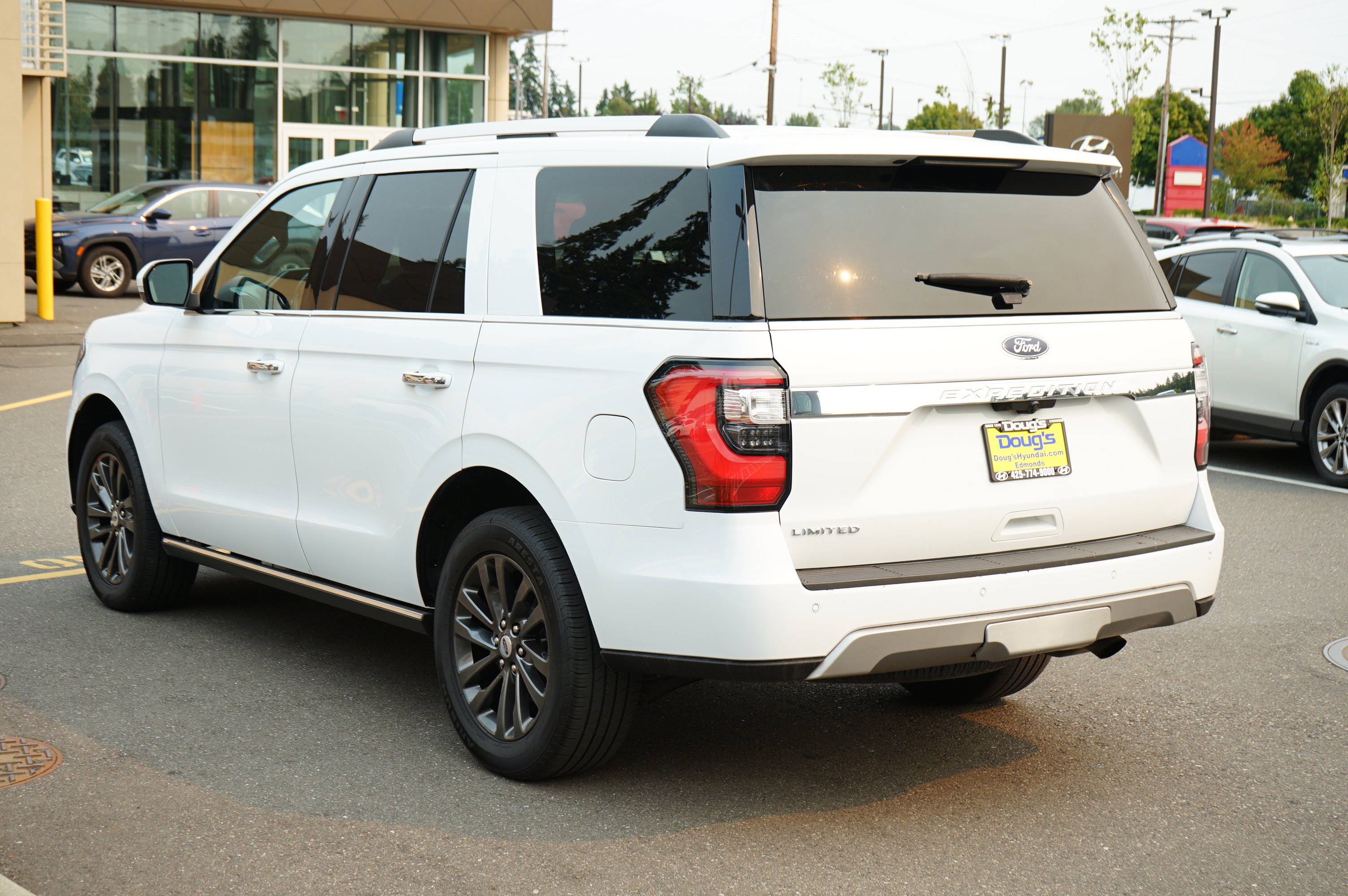 Used 2021 Ford Expedition Limited image 5