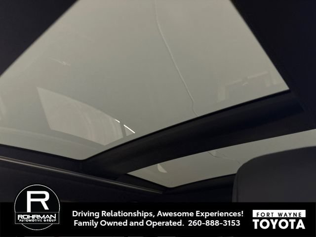 Used 2022 Toyota Venza Limited w/ Advanced Technology Package AWD/4WD image 9