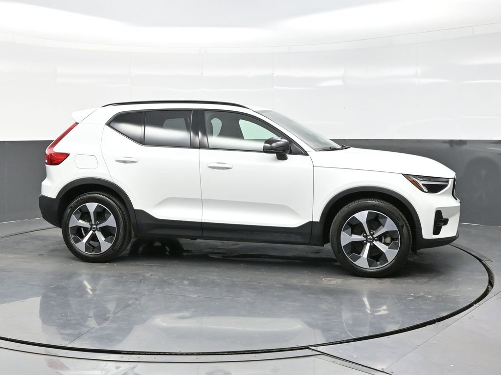 Used 2023 Volvo XC40 B5 Plus w/ Climate Package image 8