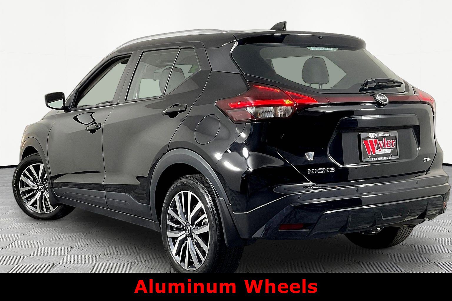 Used 2023 Nissan Kicks SV FWD image 4