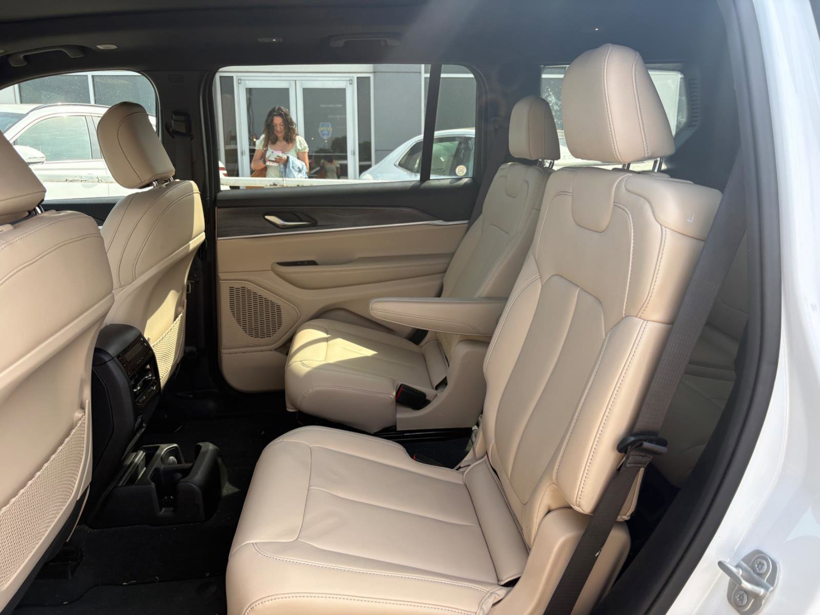 Used 2023 Jeep Grand Cherokee L Limited AWD/4WD image 18