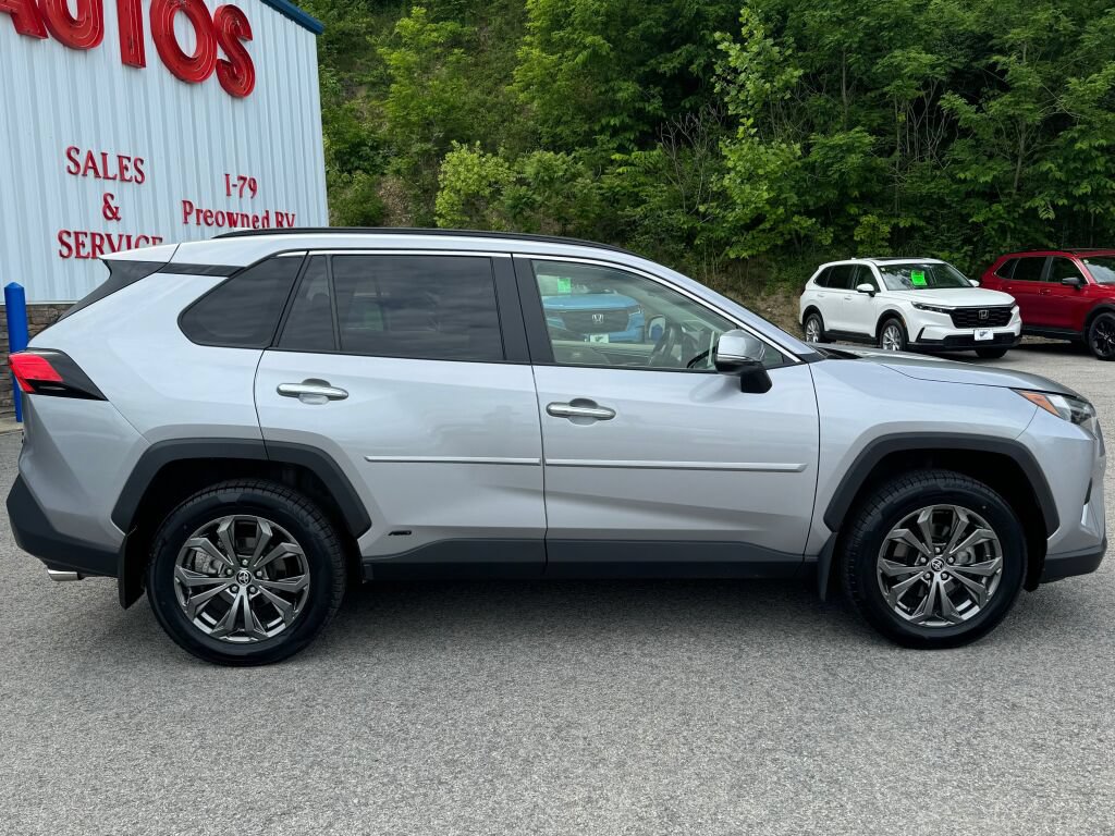 Used 2022 Toyota RAV4 Limited AWD/4WD image 8