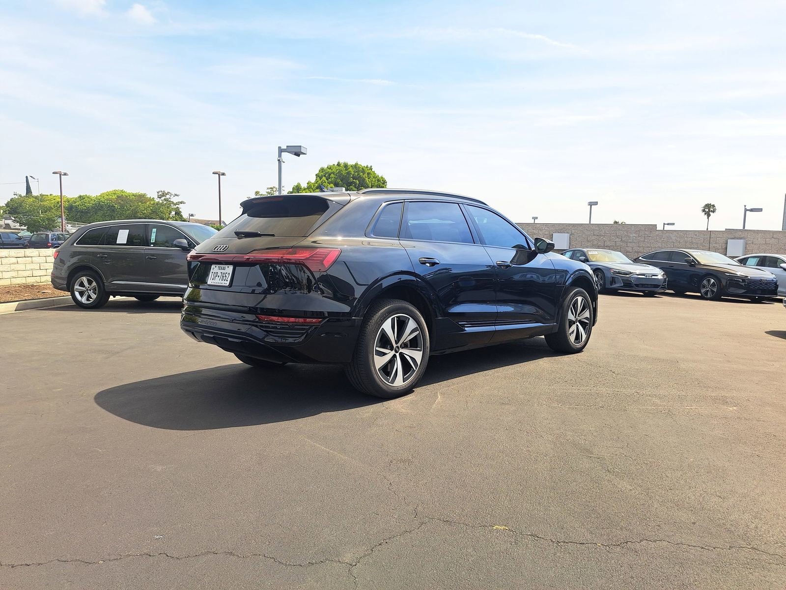 Used 2024 Audi Q8 e-tron Premium image 3
