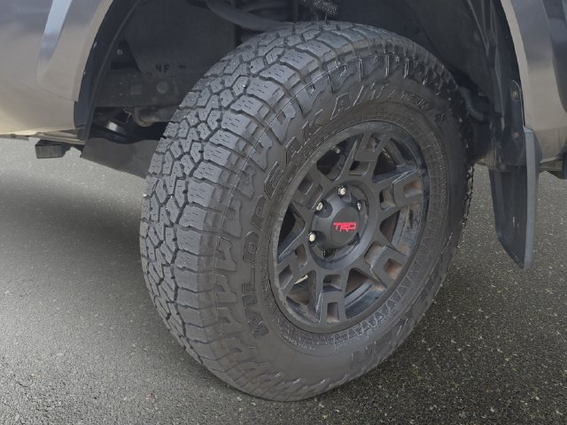 Used 2021 Toyota Tacoma TRD Sport AWD/4WD image 33