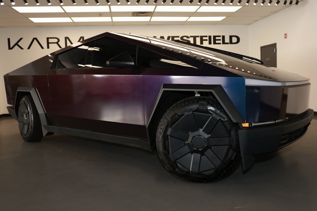 Used 2024 Tesla Cybertruck AWD Crew Cab image 1
