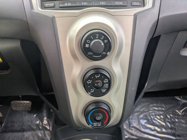 Used 2010 Toyota Yaris 2-Door Hatchback image 12