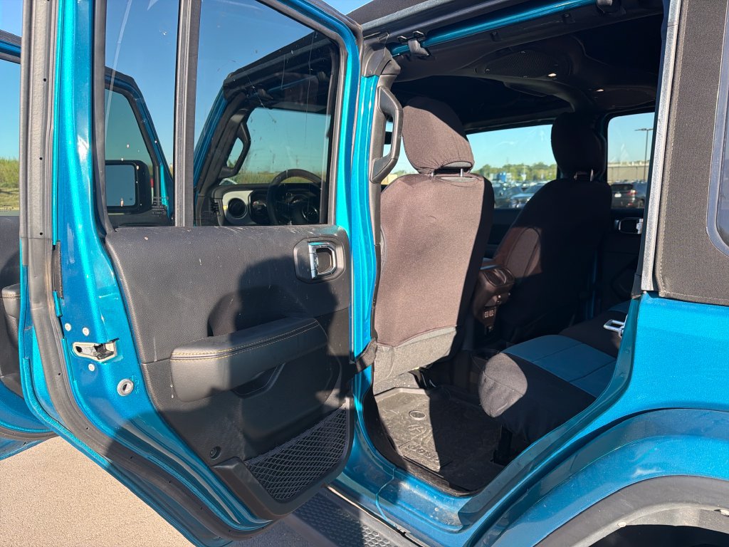 Used 2024 Jeep Wrangler Unlimited Sahara w/ Technology Group AWD/4WD image 31