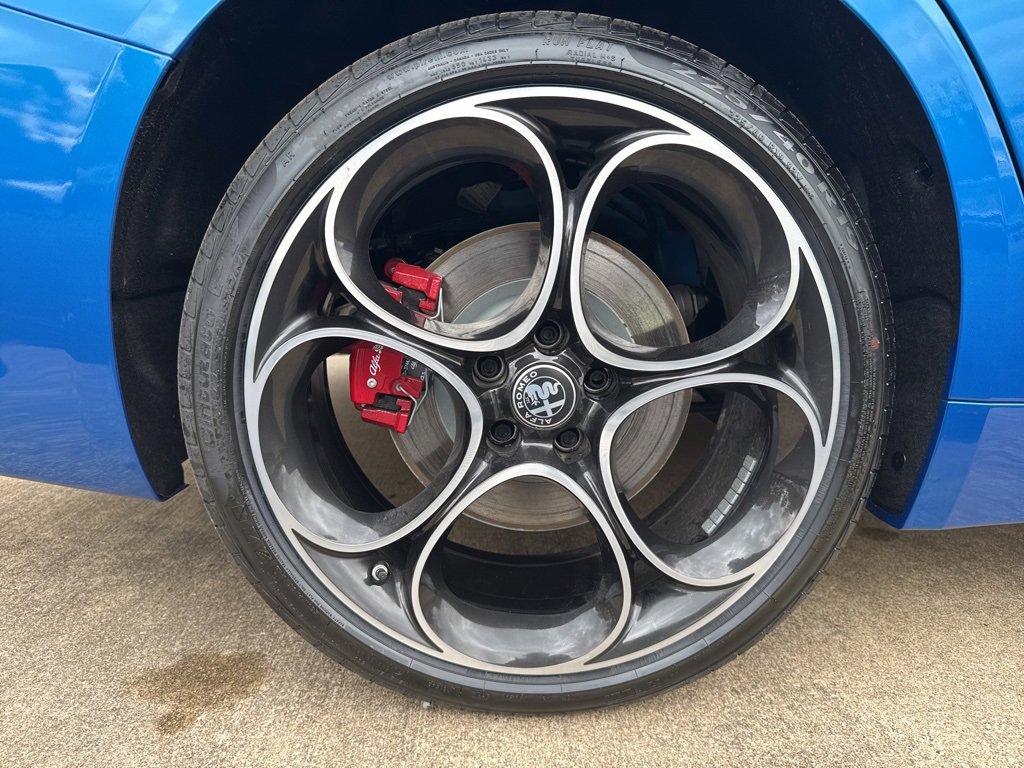 New 2025 Alfa Romeo Giulia AWD w/ Veloce Package AWD image 24