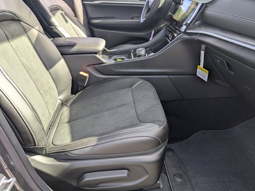 New 2026 Jeep Grand Cherokee Altitude AWD/4WD image 32