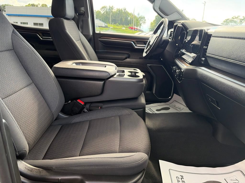 Used 2023 Chevrolet Silverado 1500 LT AWD/4WD image 38