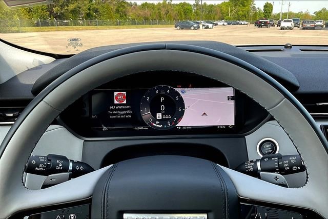 Used 2025 Land Rover Range Rover Velar Dynamic SE AWD/4WD image 13
