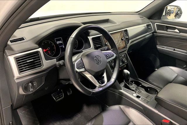 Used 2021 Volkswagen Atlas Cross Sport SE w/ Panoramic Sunroof Package FWD image 12