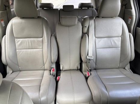 Used 2017 Toyota Sienna XLE Premium image 6