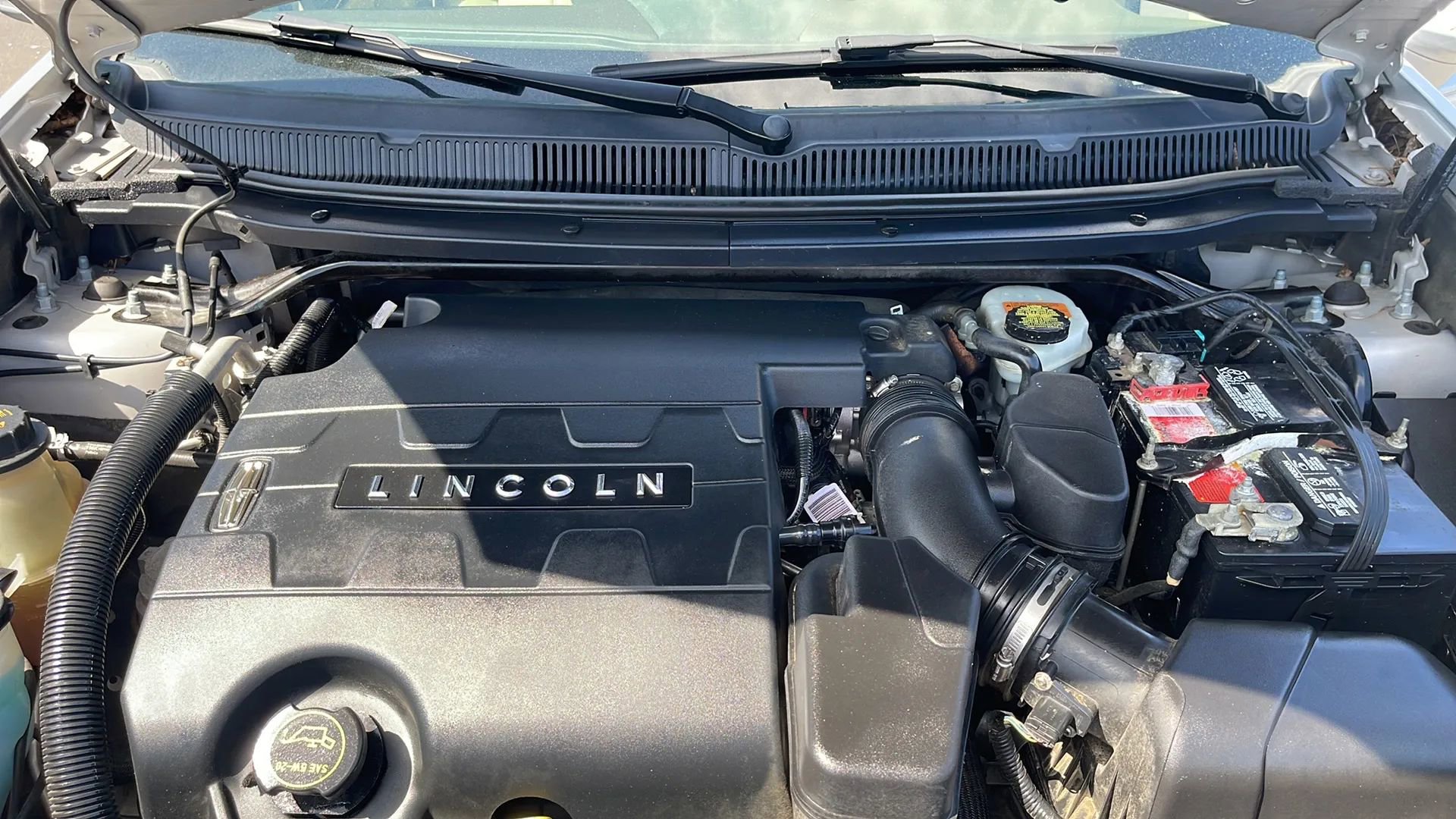 Used 2014 Lincoln MKT FWD image 29