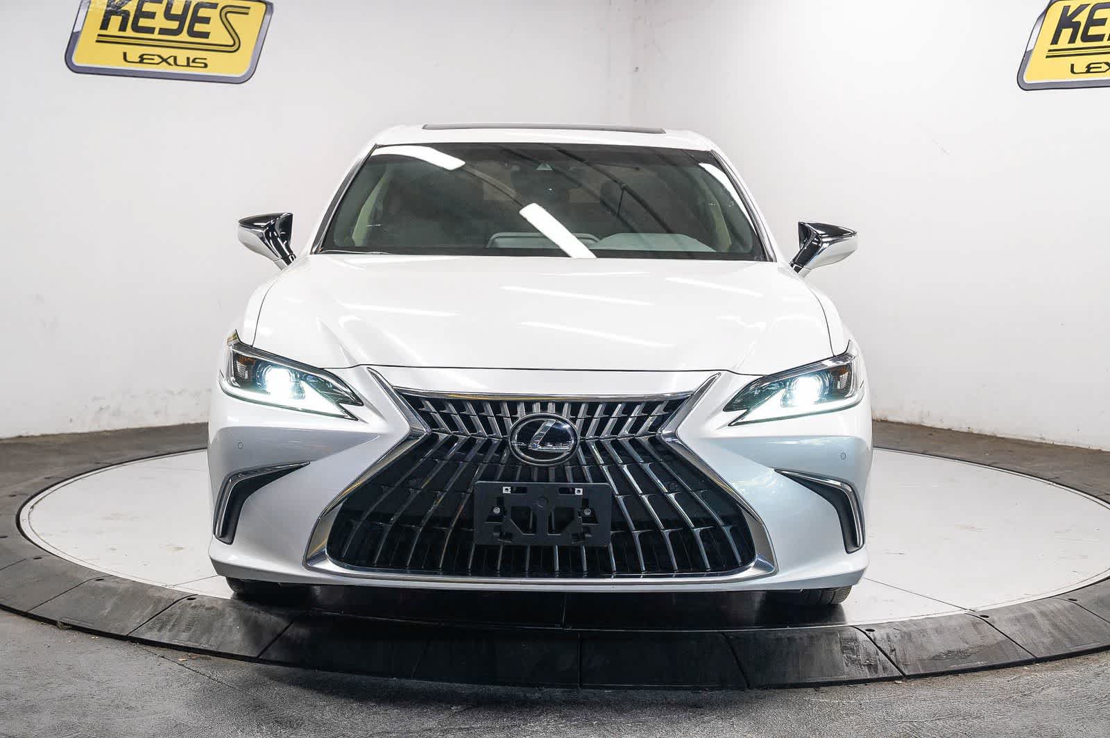 Used 2025 Lexus ES 300h w/ Premium Package FWD image 3