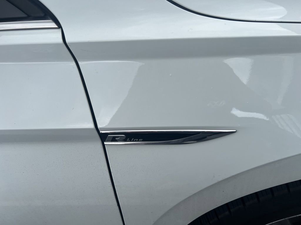 Used 2019 Volkswagen Jetta R-Line w/ R-Line Cold Weather Package FWD image 4