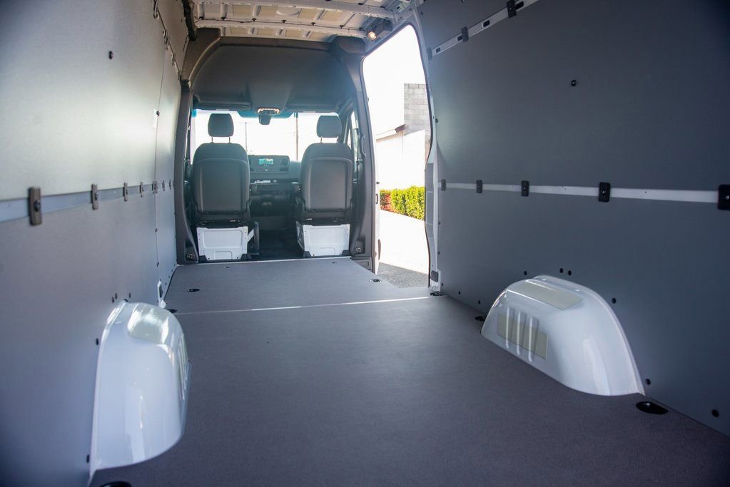 Used 2024 Mercedes-Benz Sprinter 2500 image 35