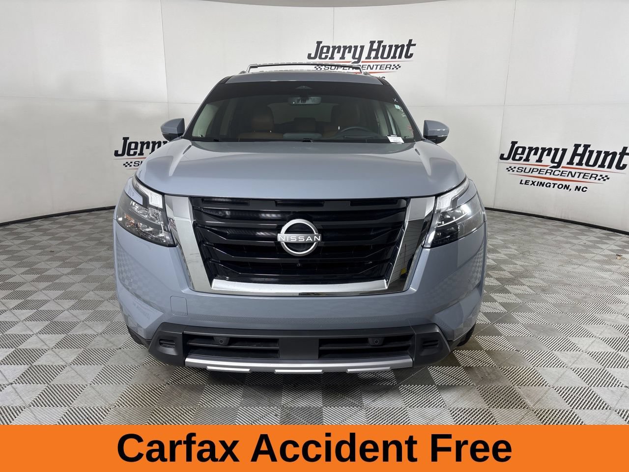 Used 2025 Nissan Pathfinder Platinum w/ Cargo Package FWD image 3