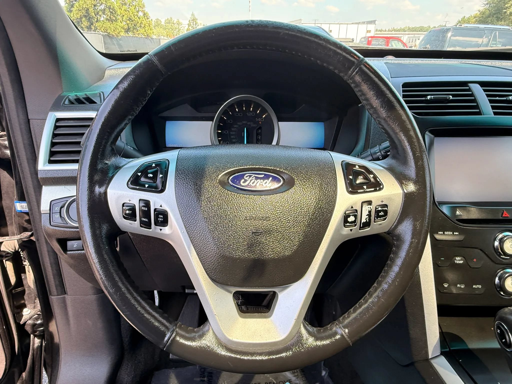 Used 2015 Ford Explorer XLT w/ Equipment Group 202B FWD image 24