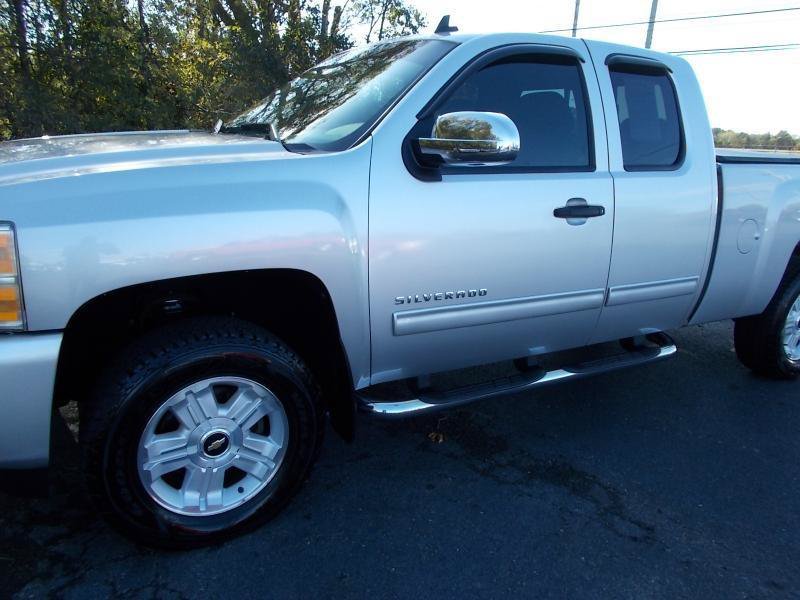 Used 2011 Chevrolet Silverado 1500 LT w/ All-Star Edition AWD/4WD image 7