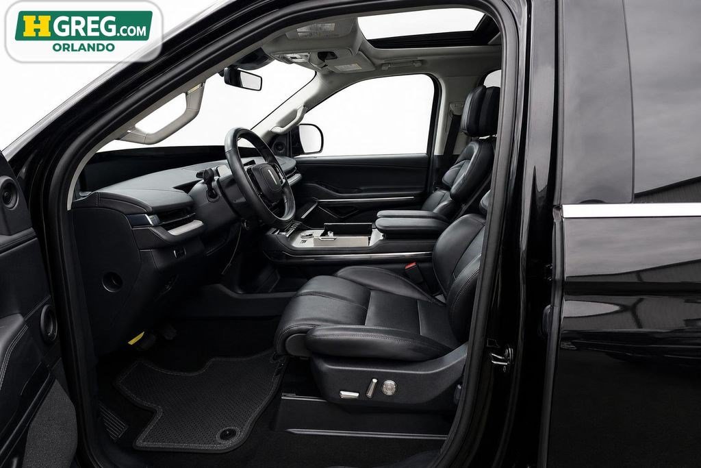 Used 2025 Lincoln Navigator Reserve AWD/4WD image 10