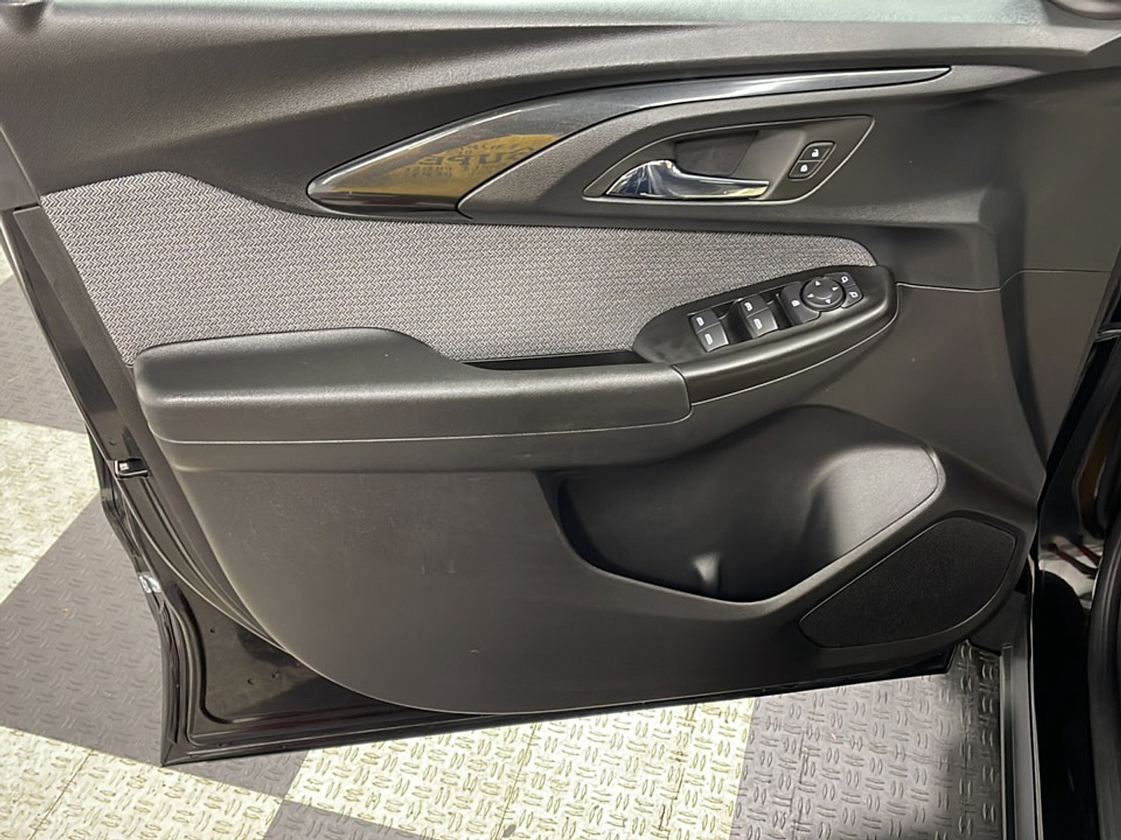 Used 2023 Chevrolet TrailBlazer LT FWD image 13