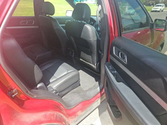 Used 2017 Ford Explorer XLT w/ Equipment Group 202A AWD/4WD image 12