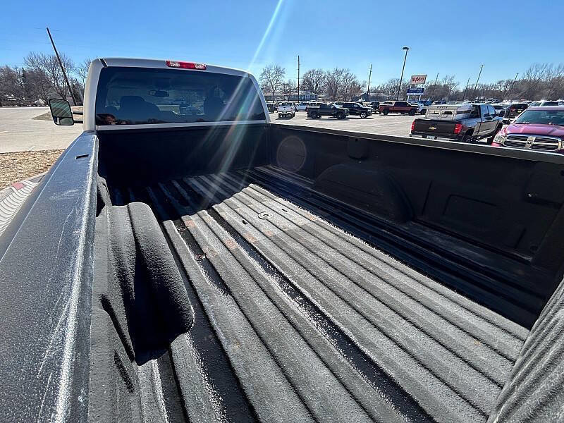 Used 2004 Chevrolet Silverado 3500 4x4 Extended Cab w/ Heavy-Duty Power Package image 16