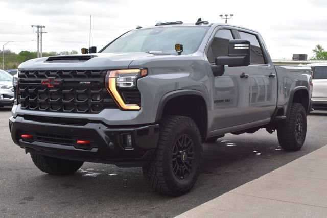 Used 2025 Chevrolet Silverado 2500 ZR2 w/ Technology Package AWD/4WD image 17