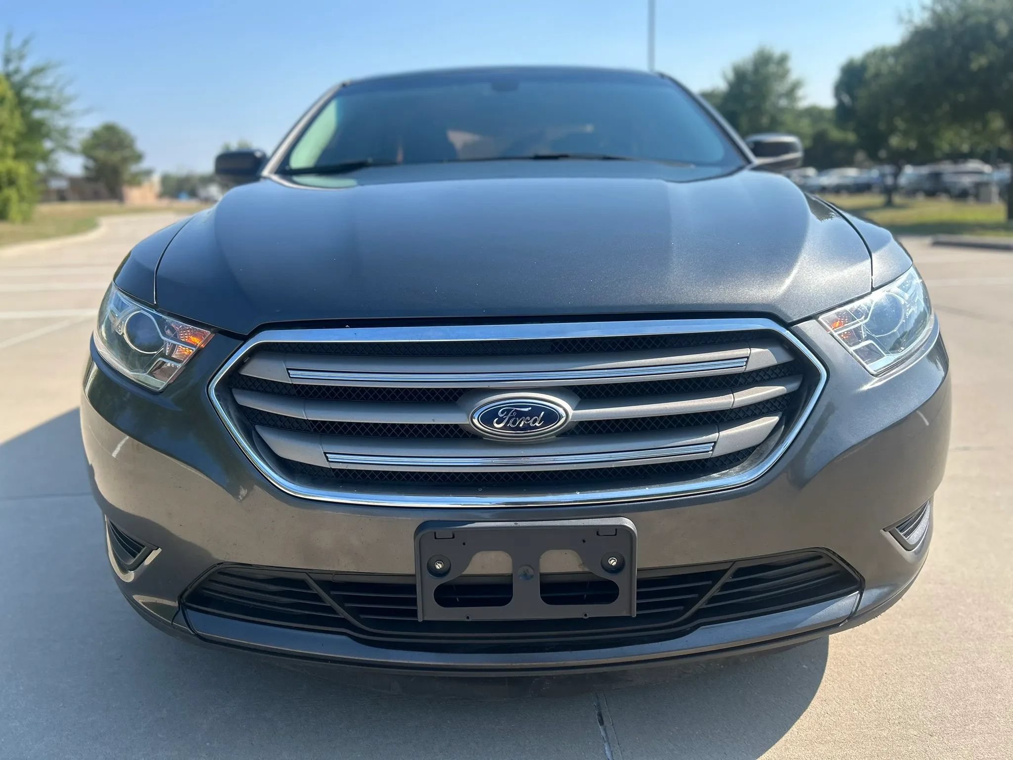 Used 2017 Ford Taurus SE FWD image 3