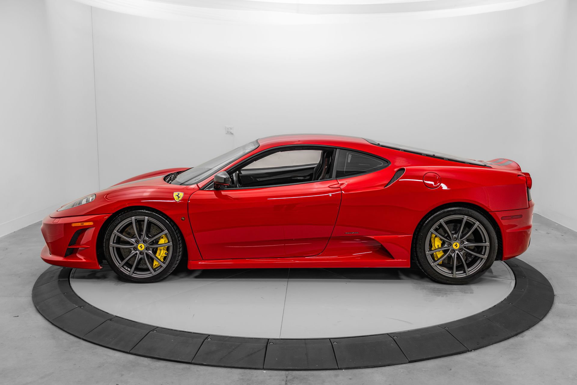 Used 2009 Ferrari F430 Scuderia RWD image 3