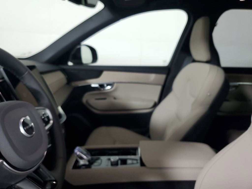 Certified 2025 Volvo XC90 B6 Plus image 24
