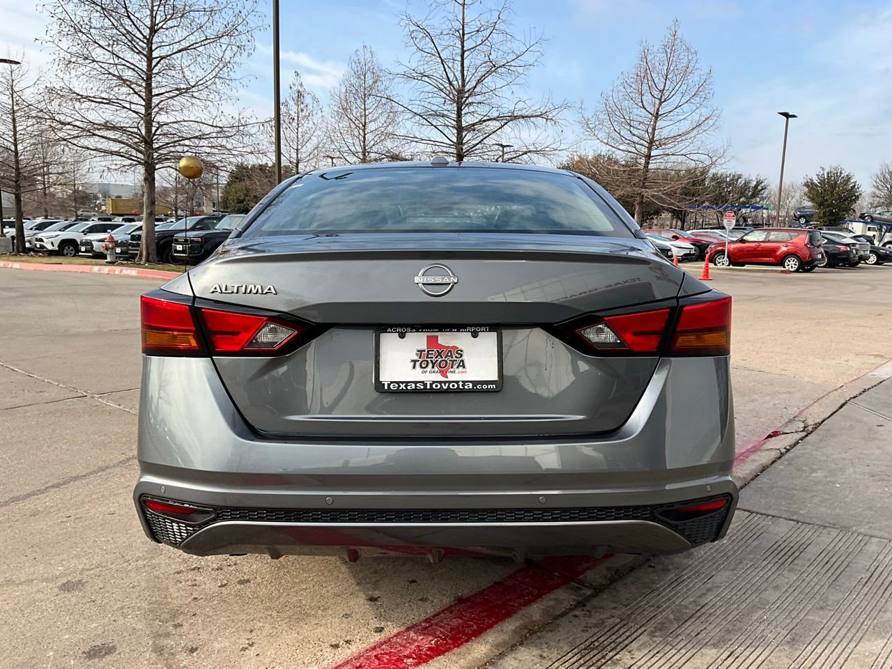 Used 2025 Nissan Altima 2.5 SV image 7