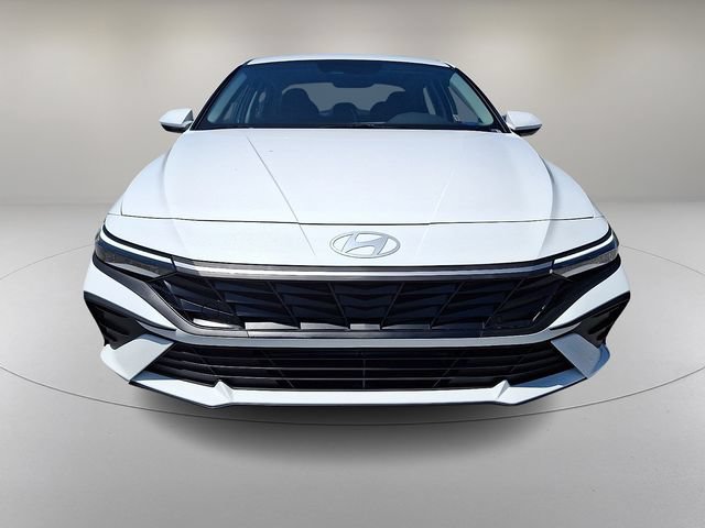 New 2026 Hyundai Elantra SE FWD image 2