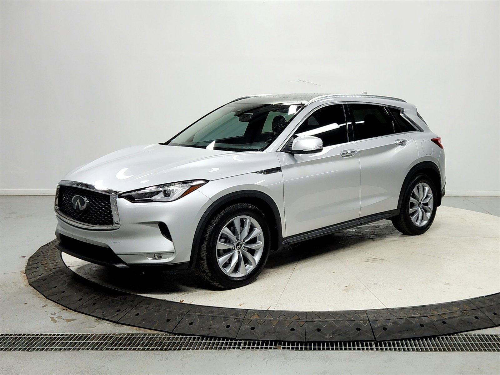 Used 2021 INFINITI QX50 Luxe image 3