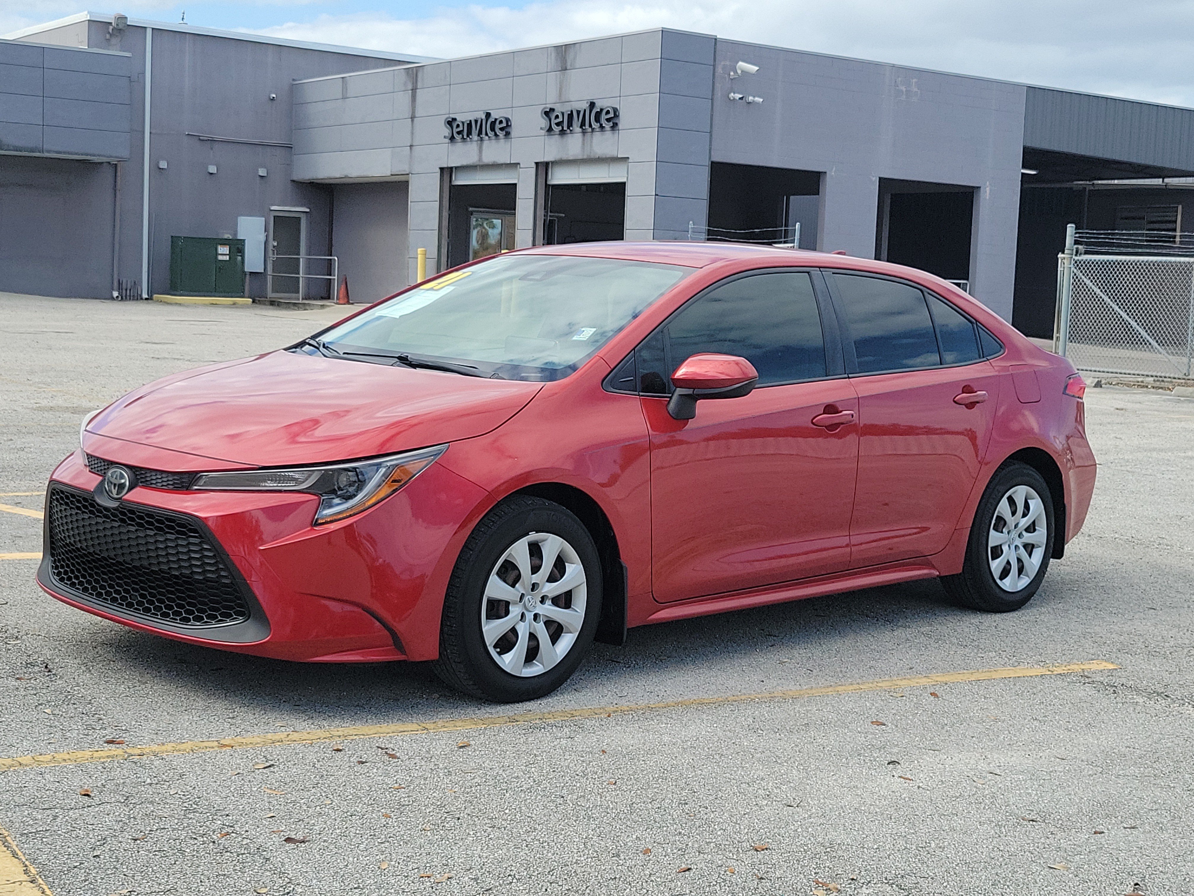 Used 2021 Toyota Corolla LE FWD image 2