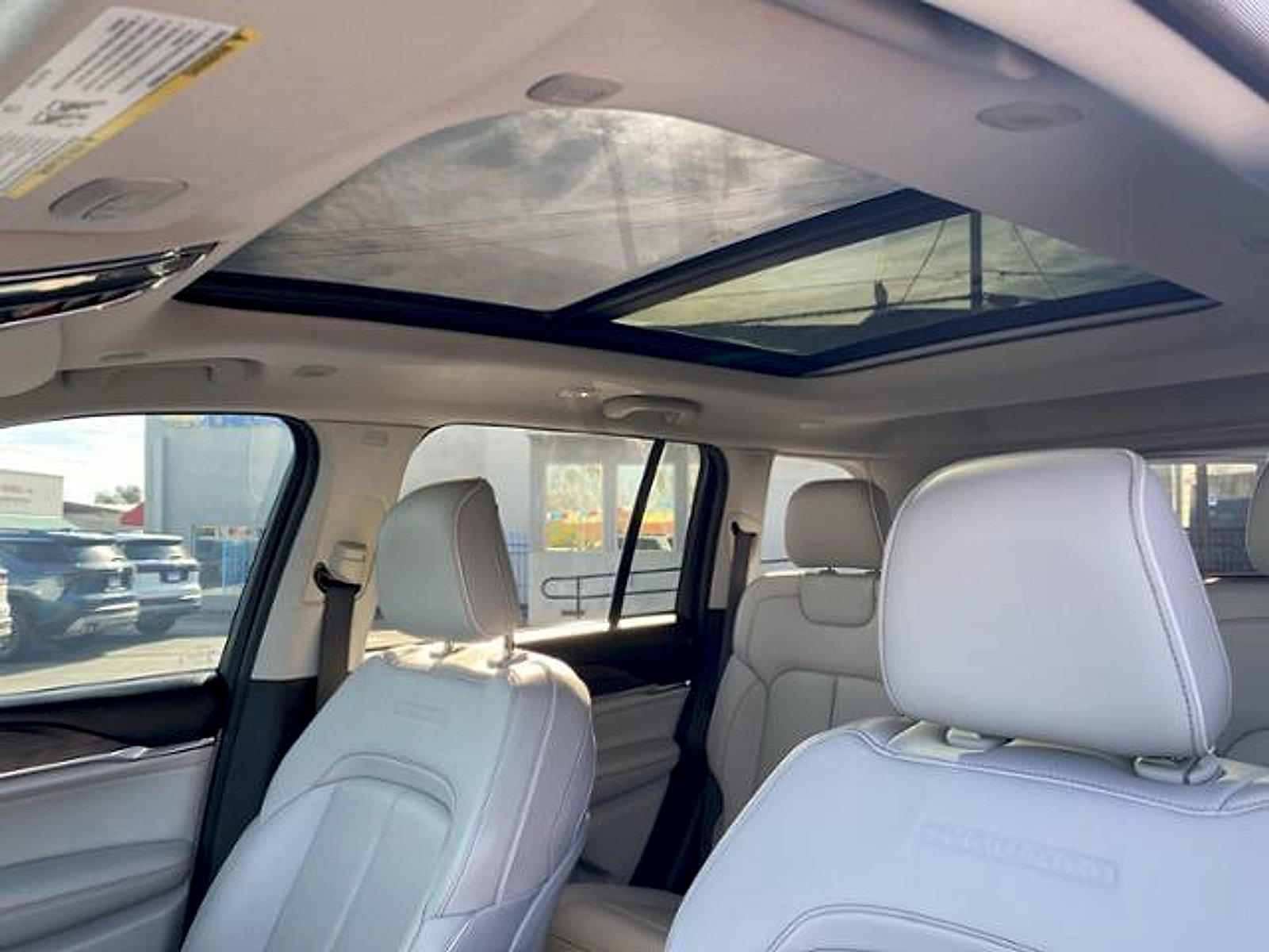 Used 2022 Jeep Grand Cherokee Overland RWD image 38