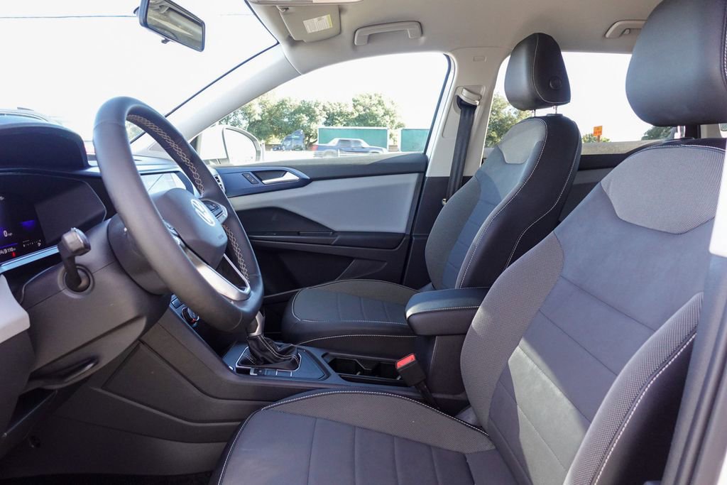 Used 2022 Volkswagen Taos SE image 13