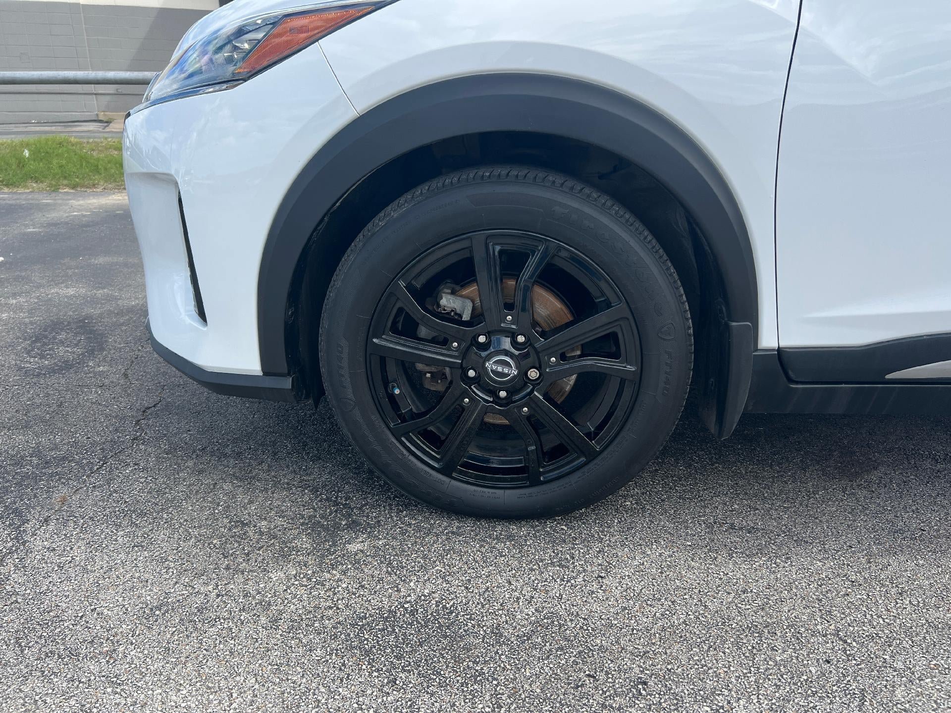 Used 2023 Nissan Kicks SR w/ SR Premium Package FWD image 7
