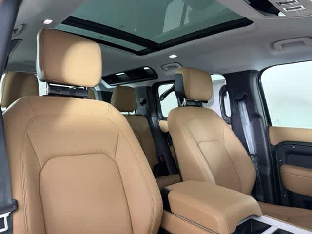 New 2026 Land Rover Defender 110 X-Dynamic SE AWD/4WD image 32
