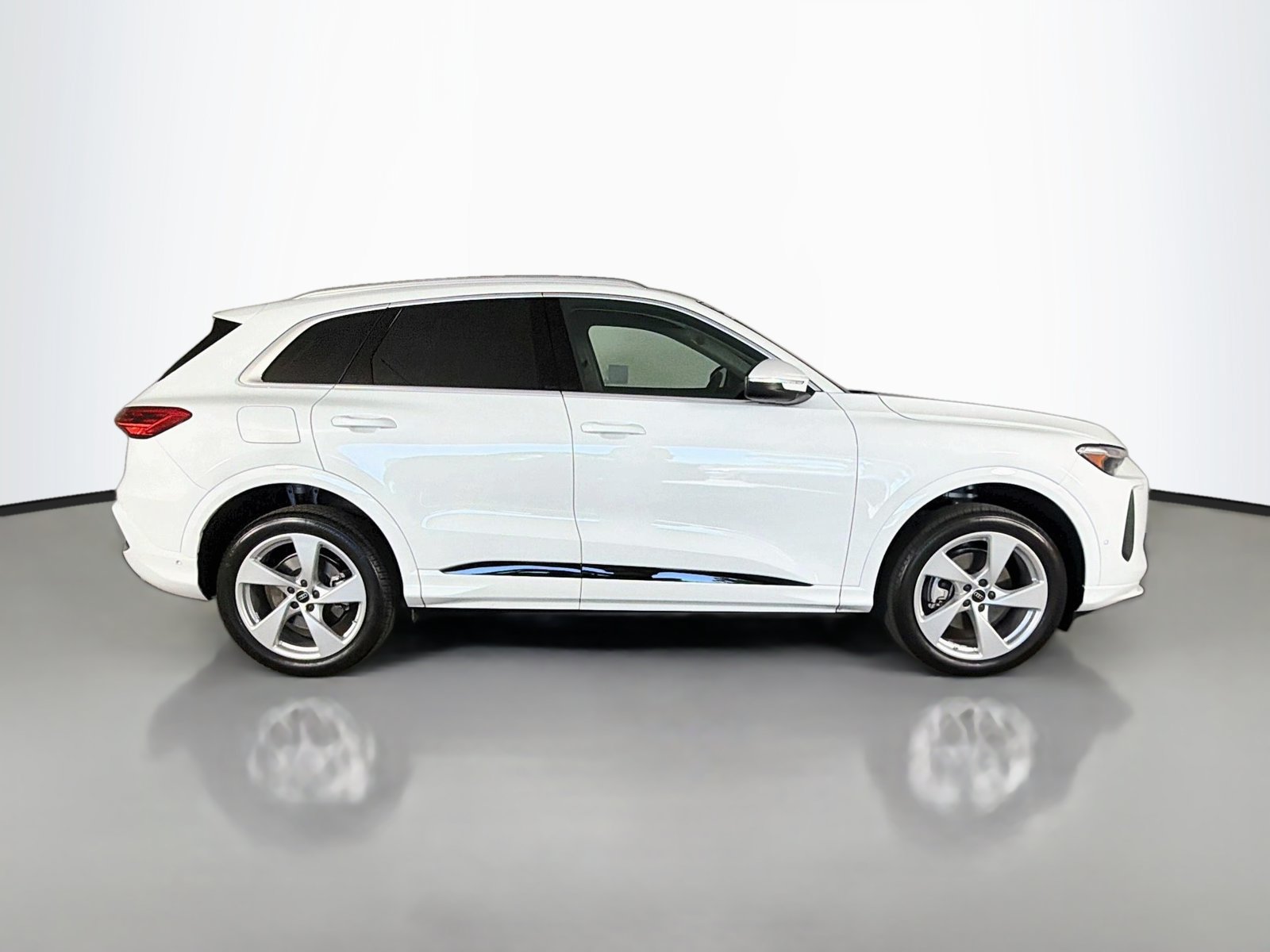 Certified 2025 Audi Q5 Premium AWD/4WD image 8