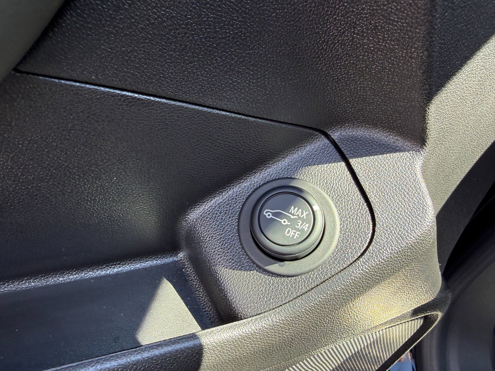 Used 2024 GMC Terrain Denali w/ Black Diamond Edition image 27