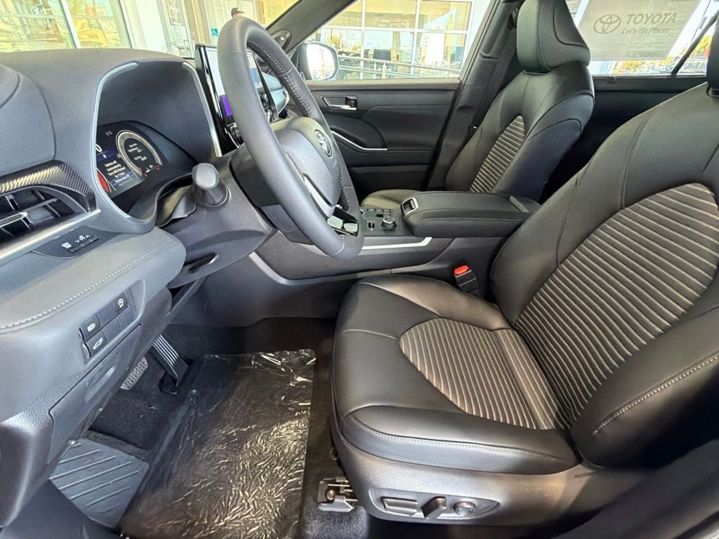 New 2026 Toyota Highlander XSE AWD/4WD image 17