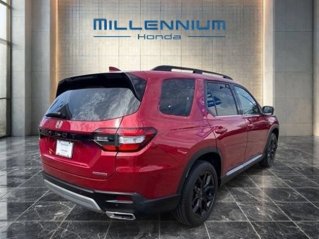 Certified 2025 Honda Pilot Touring image 4