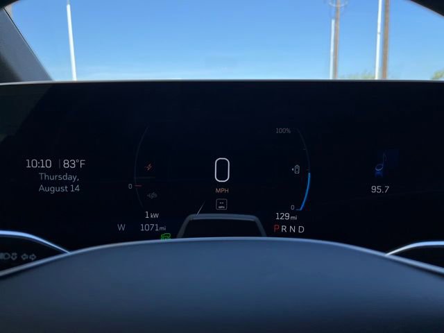 Used 2025 Cadillac Optiq Luxury 1 image 11