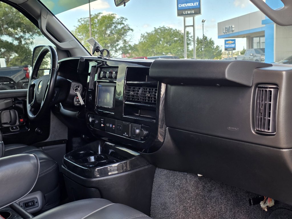 Used 2019 Chevrolet Express 2500 Extended w/ Enhanced Convenience Package image 13