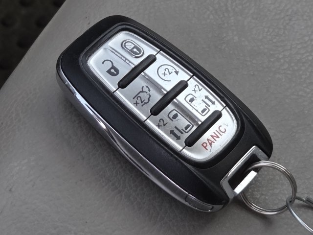 Used 2019 Chrysler Pacifica Touring-L FWD image 22