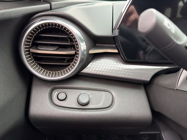New 2026 Chevrolet Trax ACTIV w/ Driver Confidence Package FWD image 14