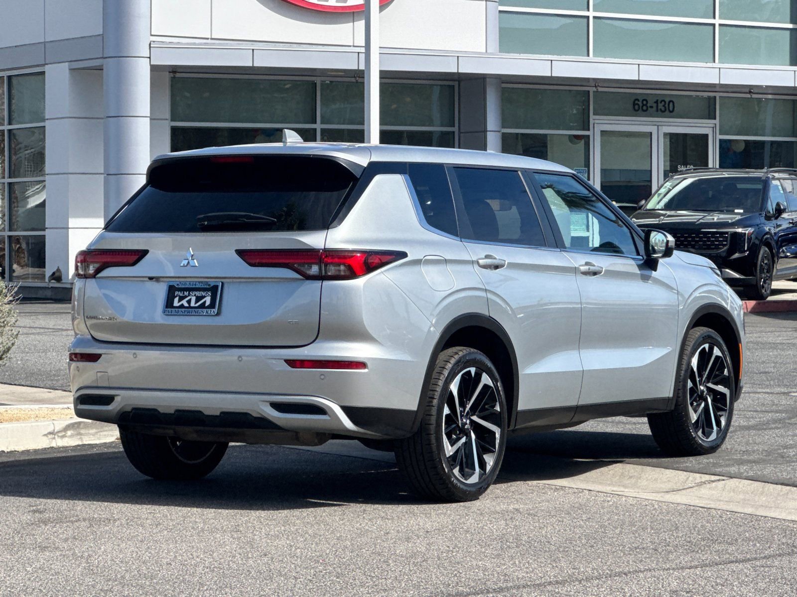 Used 2024 Mitsubishi Outlander SE FWD image 3